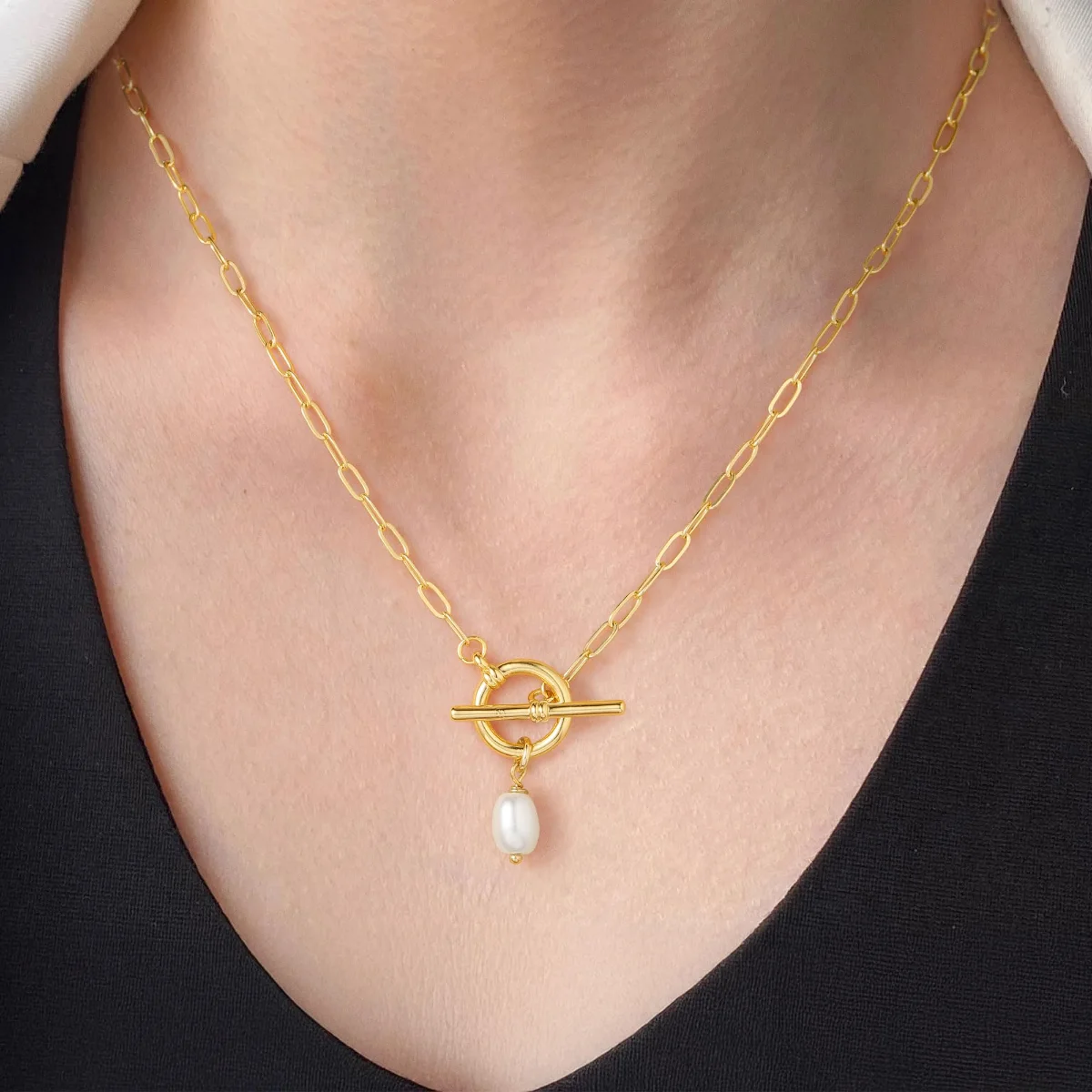 Yoosteel Pearl toggle necklace, Gold